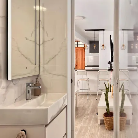 Sunset By The Sea - Modern With Ocean Views Apartmán