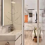 Sunset By The Sea - Modern With Ocean Views Apartman